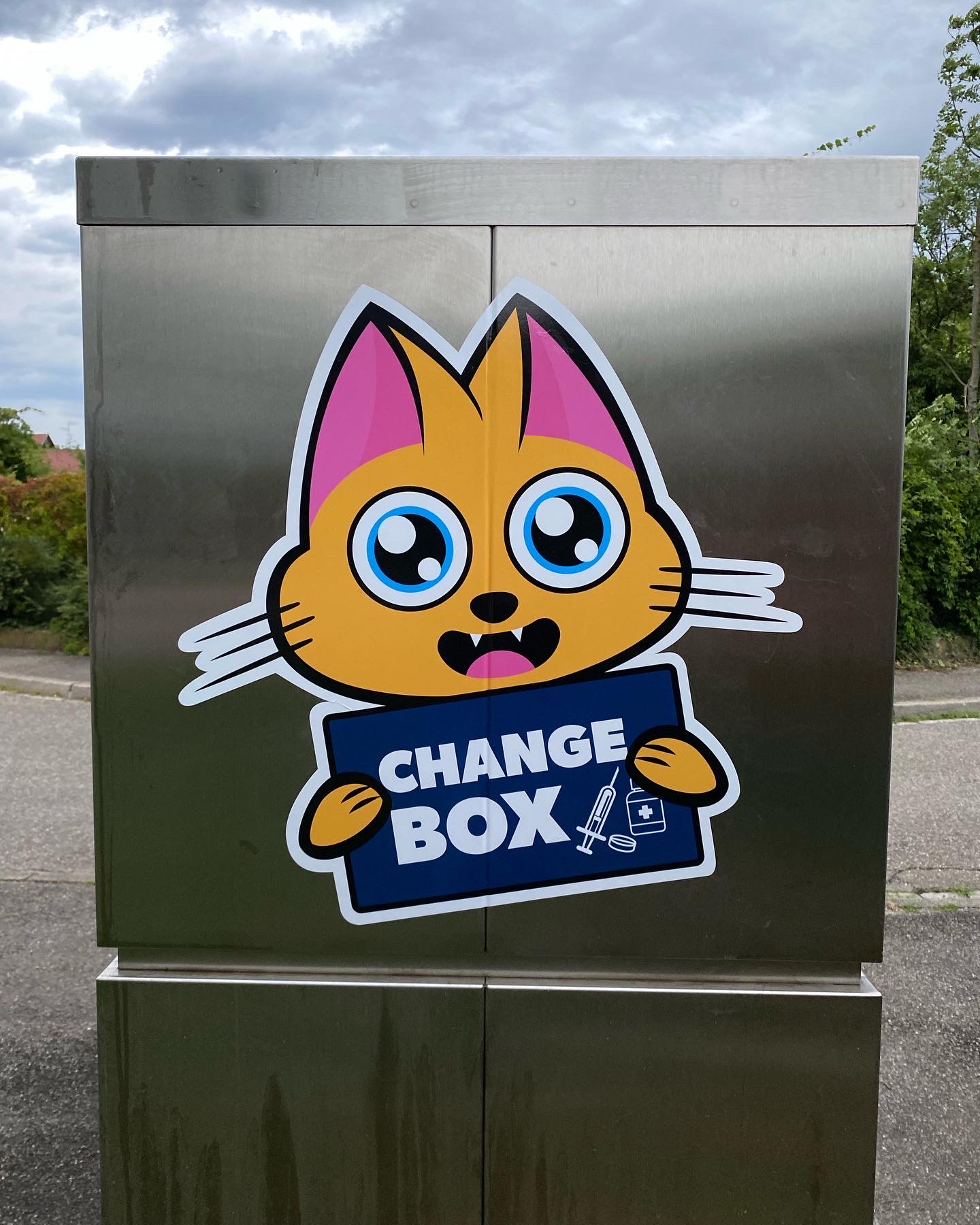 Supacatization d'un kiosque à seringues (distribox) pour l'association Ithaque à Strasbourg