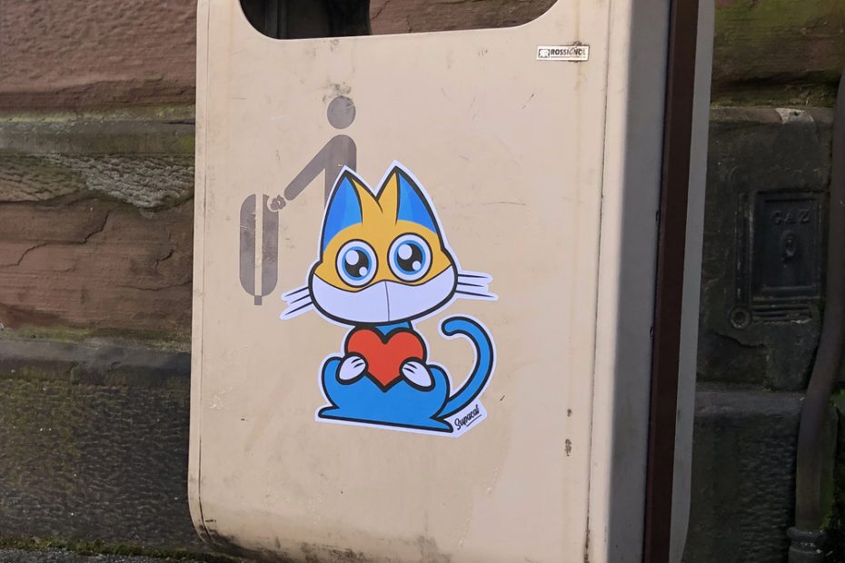 Des collages de chats pour soutenir le personnel médical - Supacat Street Art Strasbourg
