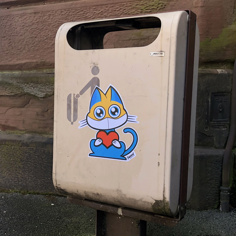 Des collages de chats pour soutenir le personnel médical - Supacat Street Art Strasbourg