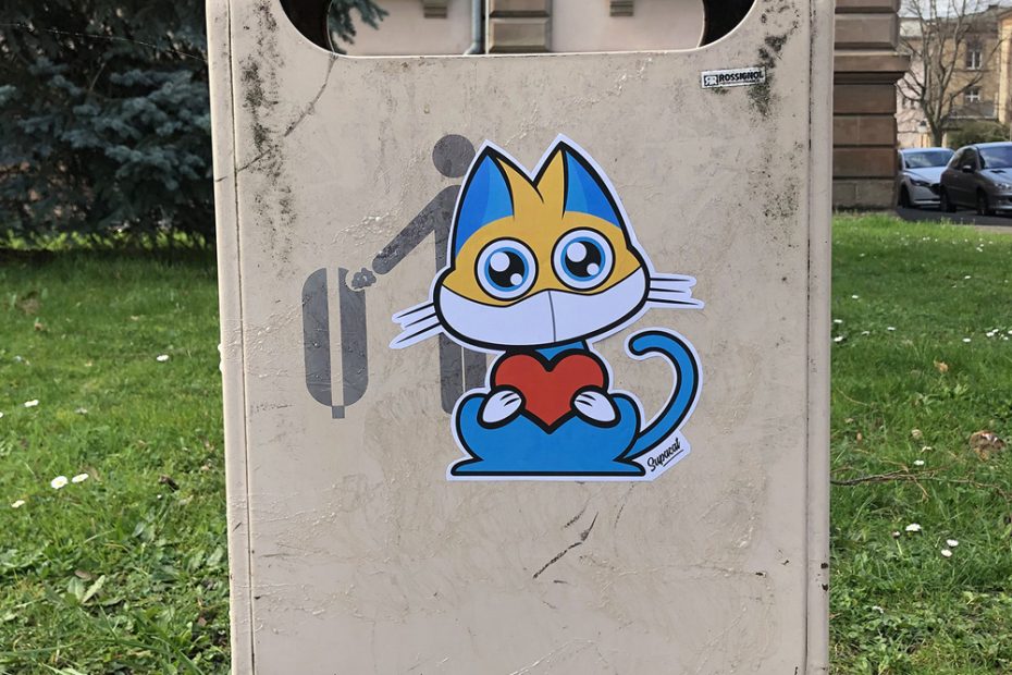 Des collages de chats pour soutenir le personnel médical - Supacat Street Art Strasbourg