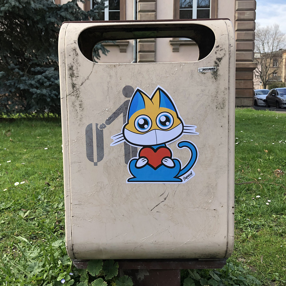 Des collages de chats pour soutenir le personnel médical - Supacat Street Art Strasbourg