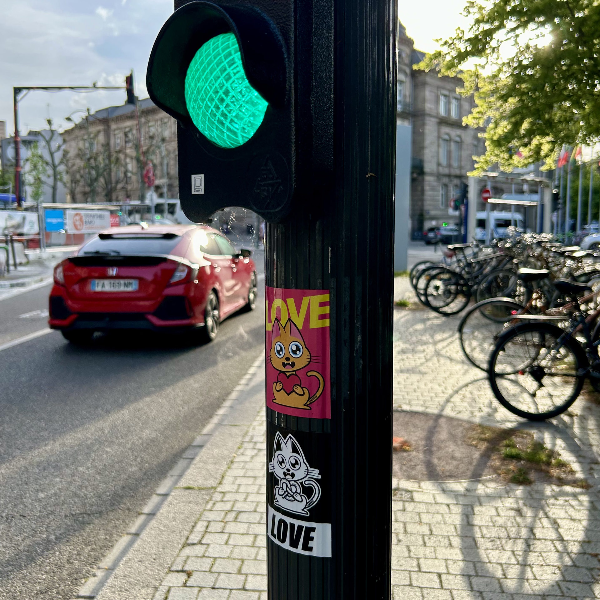 Stickers LOVE Supacat à Strasbourg - Supacat Street Art Strasbourg